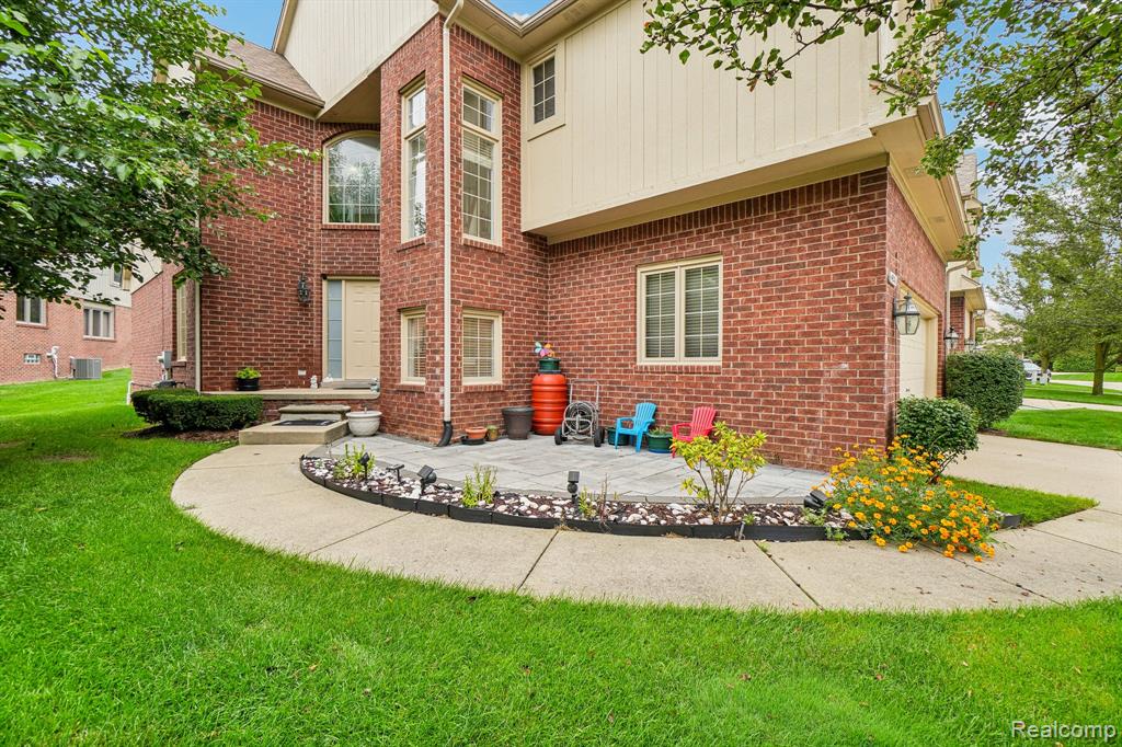 4281 Summer Place, 68, Shelby Twp, MI 48316 — Photo 3