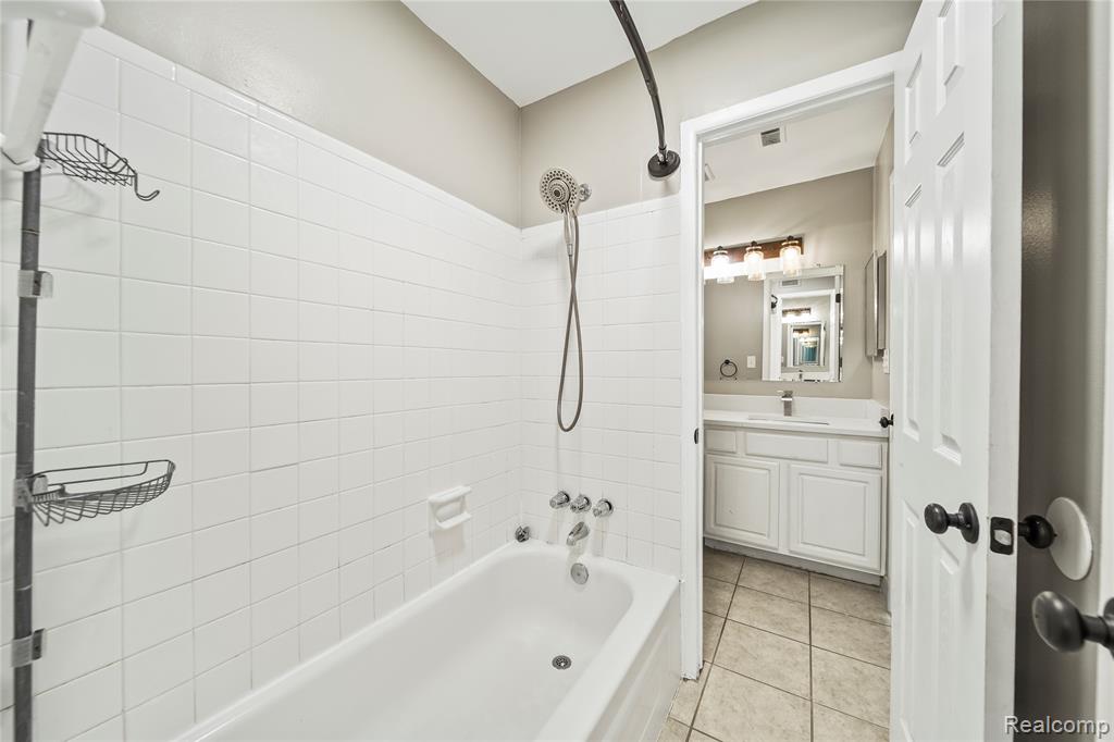 45200 Keding Street, Utica, MI 48317 — Photo 13