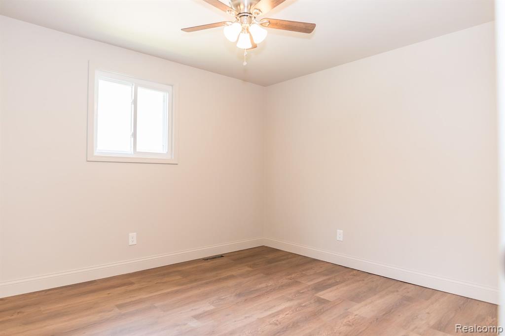 9114 ISLAND Drive, Clay, MI 48001 — Photo 25