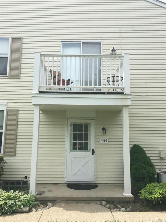 354 NEPTUNE Drive, Walled Lake, MI 48390 — front exterior