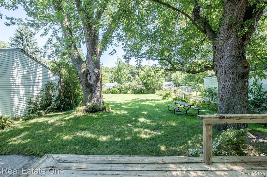 4217 Carmanwood Drive, Flint, MI 48507 — Photo 39