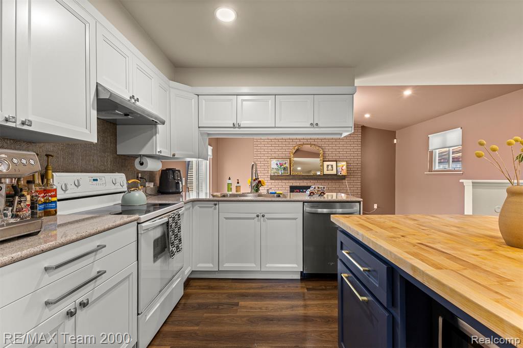 7085 London Court, Canton, MI 48187 — Photo 10