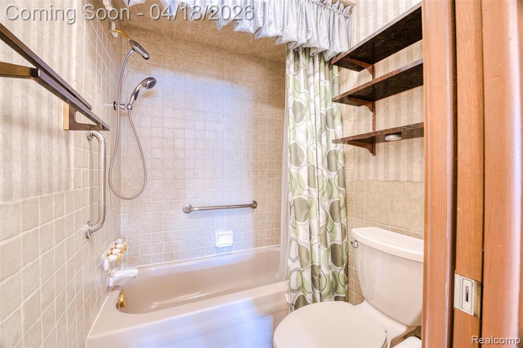 35631 Heritage Lane, Farmington, MI 48335 — Photo 23