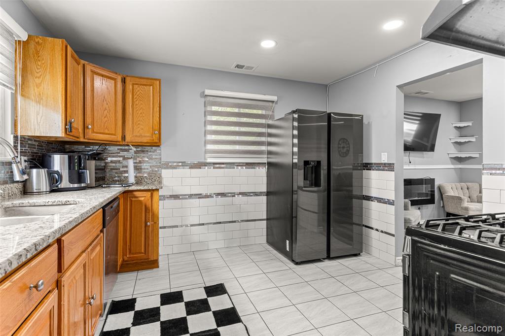 8039 Nightingale Street, Dearborn Heights, MI 48127 — Photo 10