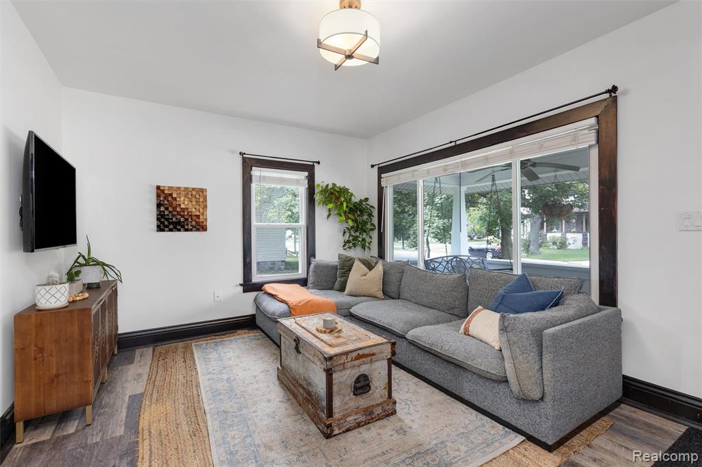 709 E Clinton Street, Howell, MI 48843 — Photo 5