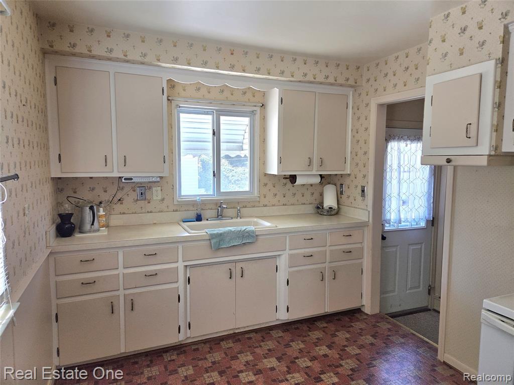 7946 McKinley Street, Taylor, MI 48180 — Photo 7