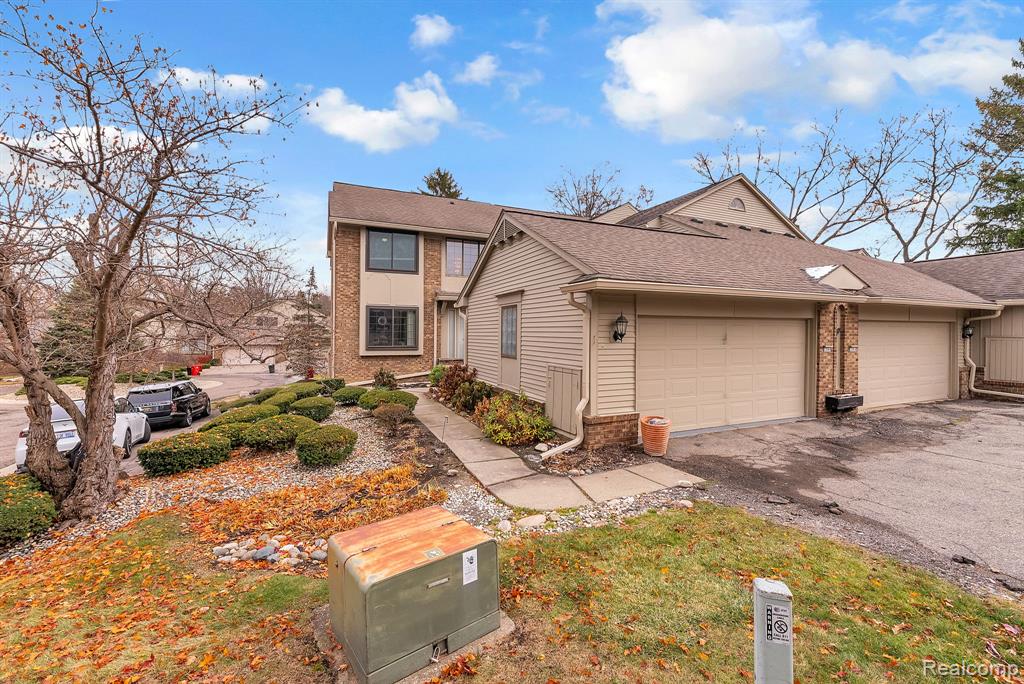 7258 Creeks Bend Court, West Bloomfield, MI — Photo 8