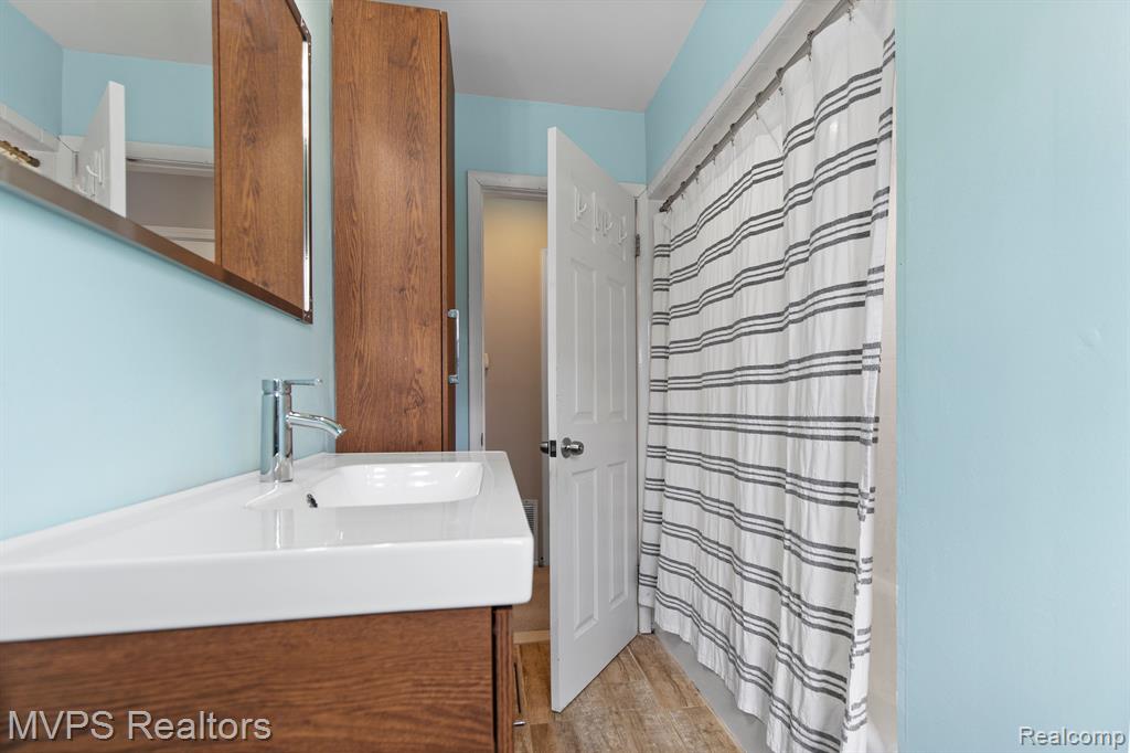 5503 NORTHLAWN Drive, Sterling Heights, MI 48310 — Photo 18