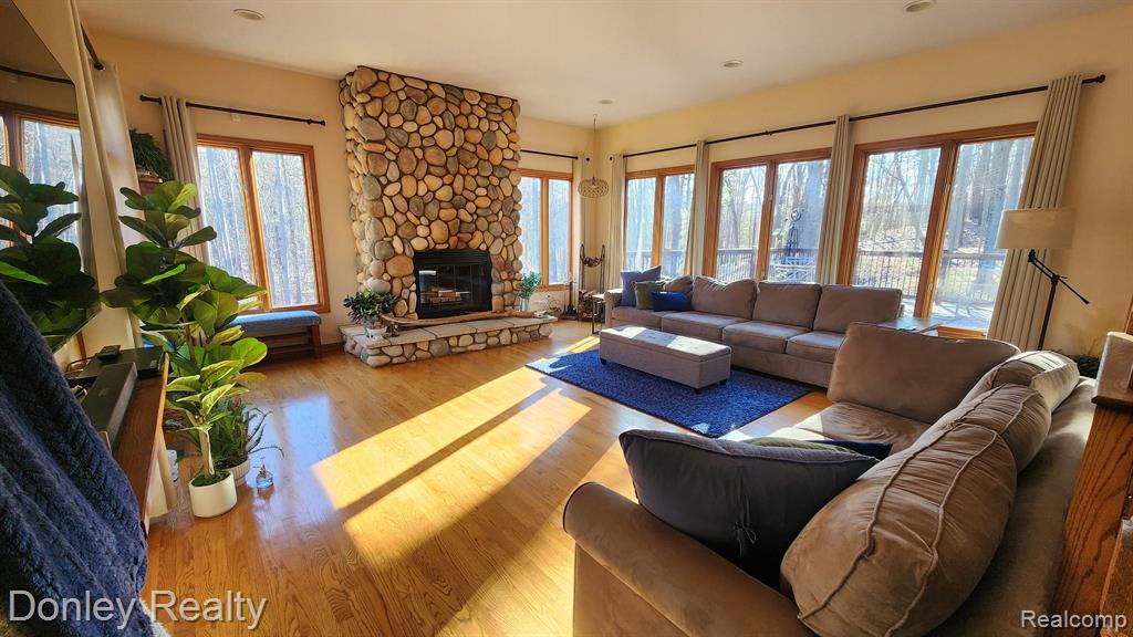 3239 HILLVIEW Drive, Metamora, MI 48455 — Photo 7