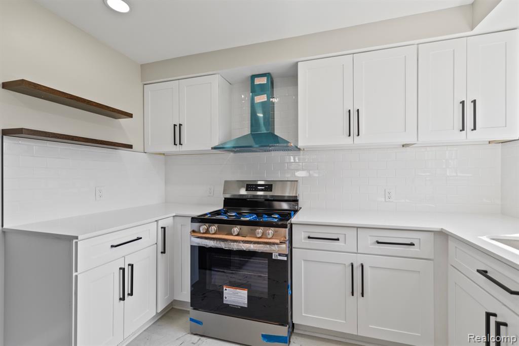 33091 Barton Street, Garden City, MI — Photo 8