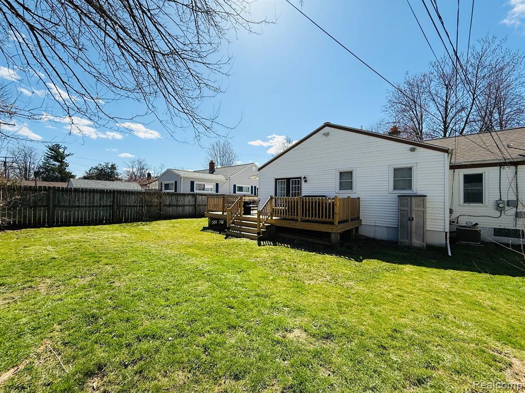 669 CHIPPEWA Street, Mount Clemens, MI 48043 — Photo 38