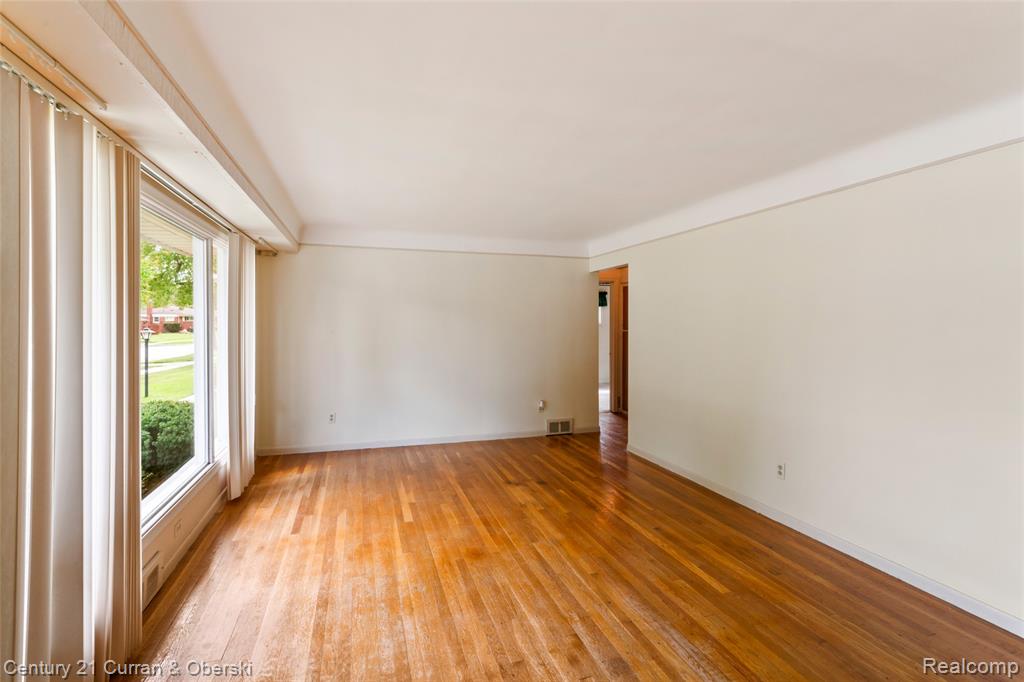 9235 Texas Street, Livonia, MI 48150 — Photo 11