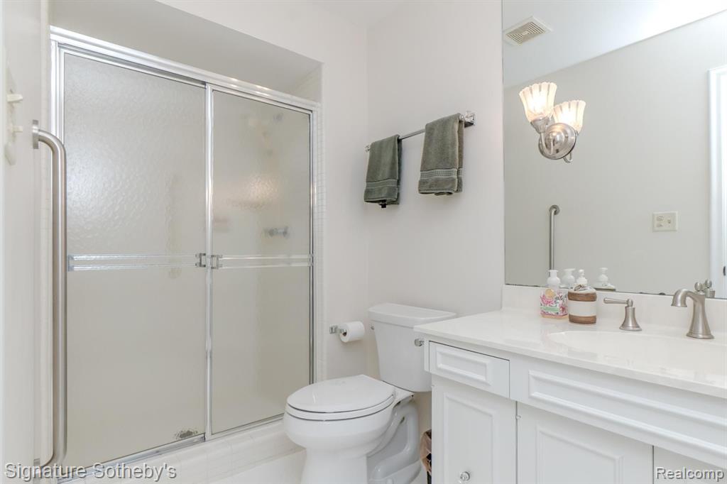 6015 PEBBLE LANE, West Bloomfield, MI — Photo 31
