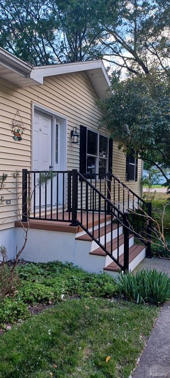 930 N EAST Street, Fenton, MI 48430 — Photo 4