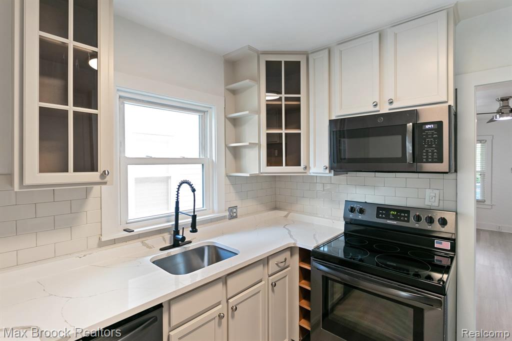 63 Maplefield Road, Pleasant Ridge, MI — Photo 6