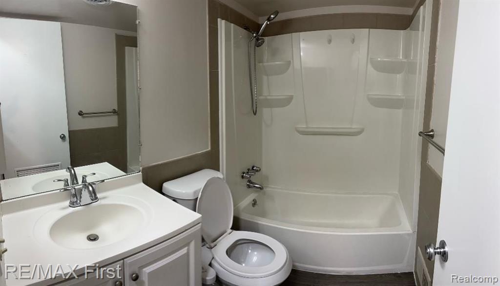 29264 HOOVER Road, 264, Warren, MI 48093 — Photo 7