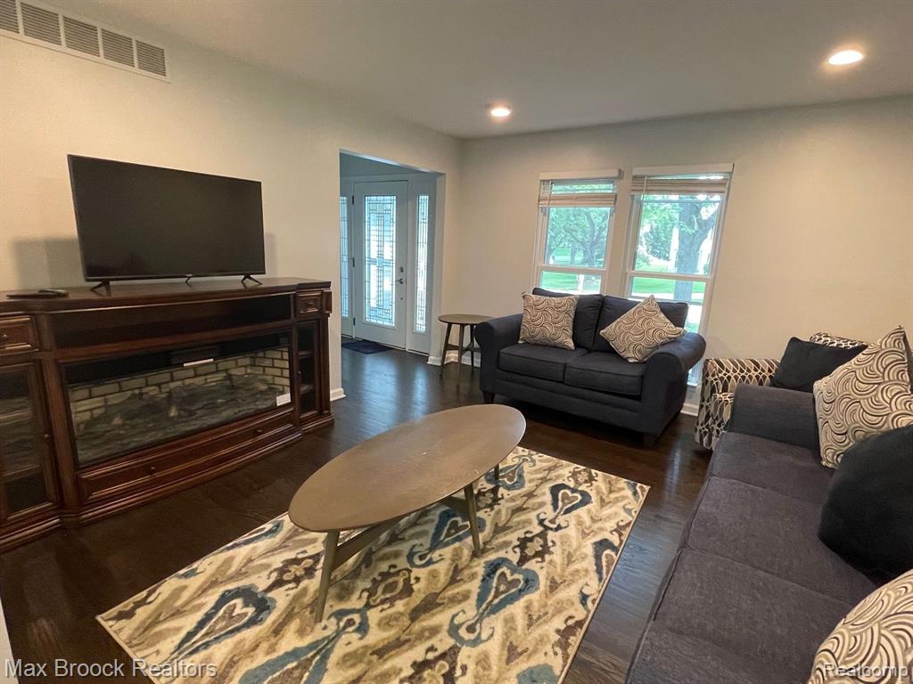 5630 BEAUCHAMP, West Bloomfield, MI — Photo 2