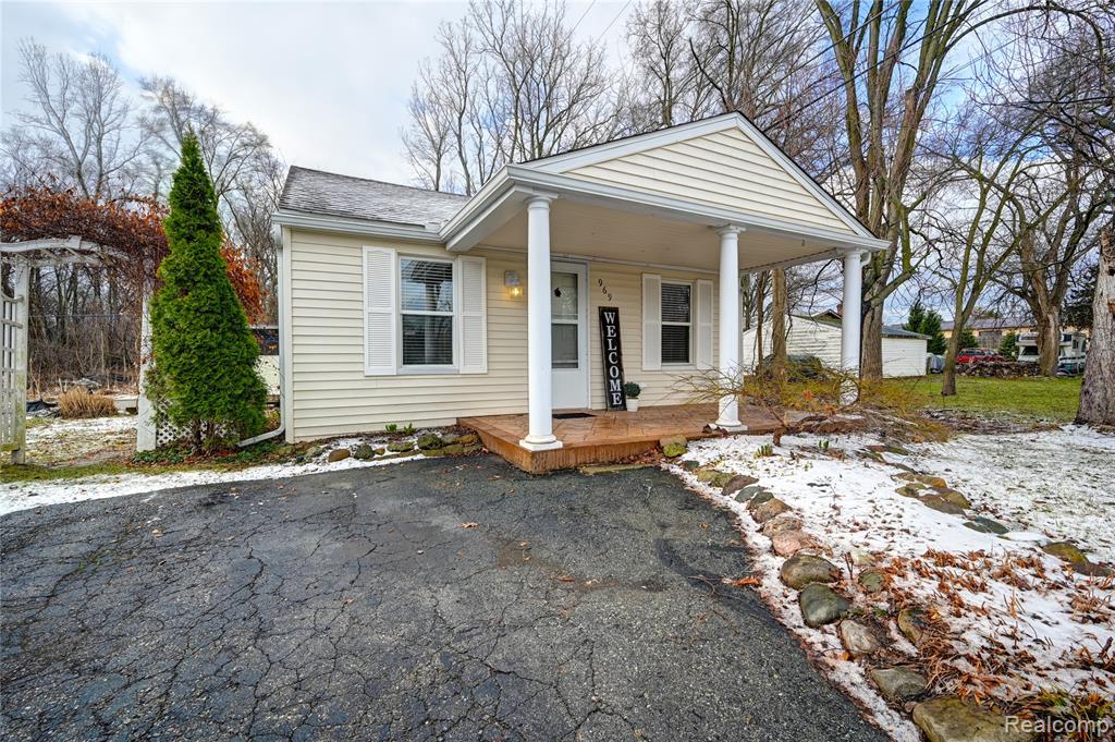 969 Dunreath Street, Walled Lake, MI 48390 — Photo 2