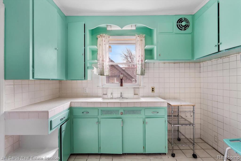 4377 Kensington Avenue, Detroit, MI 48224 — Photo 21