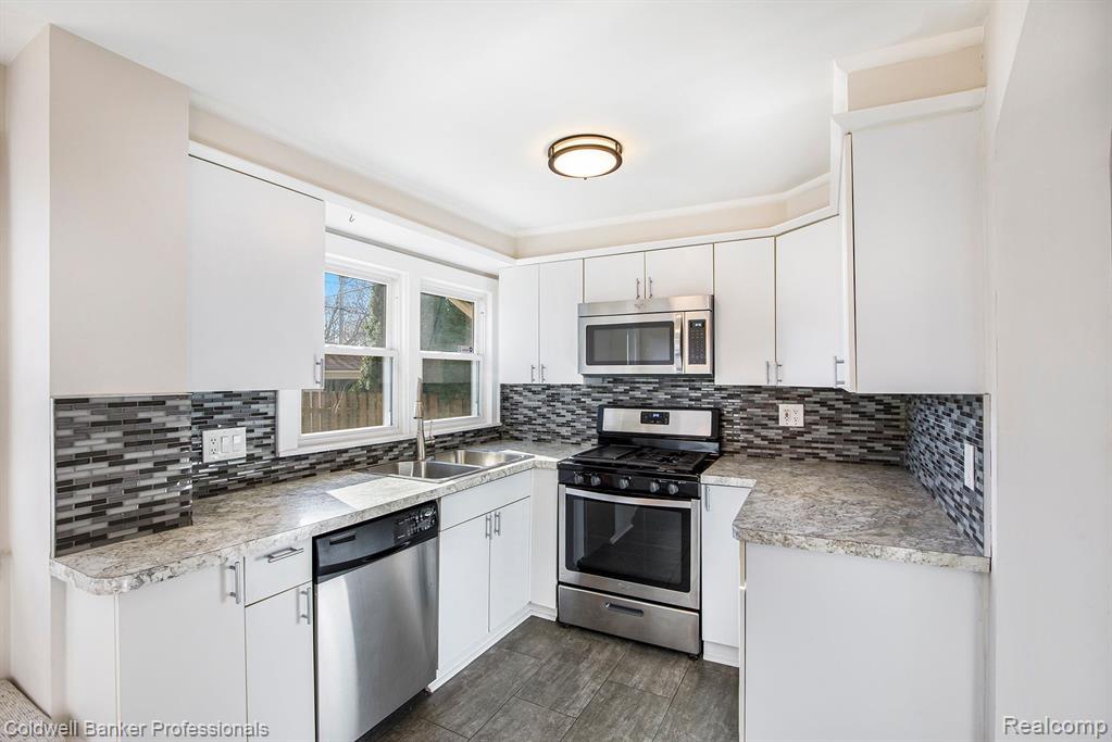 913 IRVING Avenue, Royal Oak, MI 48067 — Photo 12