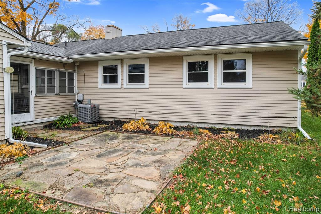 704 W Brooks Street, Howell, MI 48843 — Photo 13