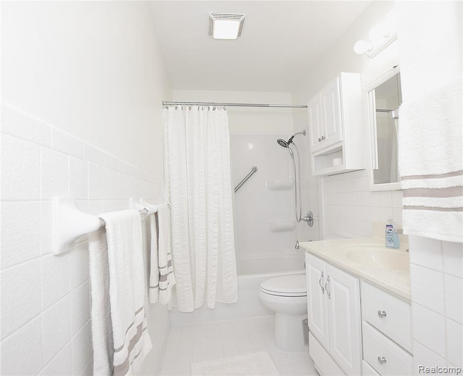 5326 Durwood Drive, Swartz Creek, MI 48473 — Photo 9