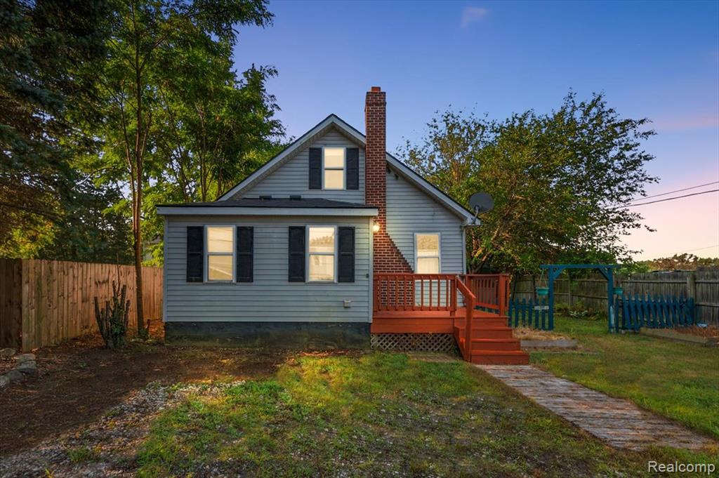108 Oakwood Street, Holly, MI 48442 — front exterior