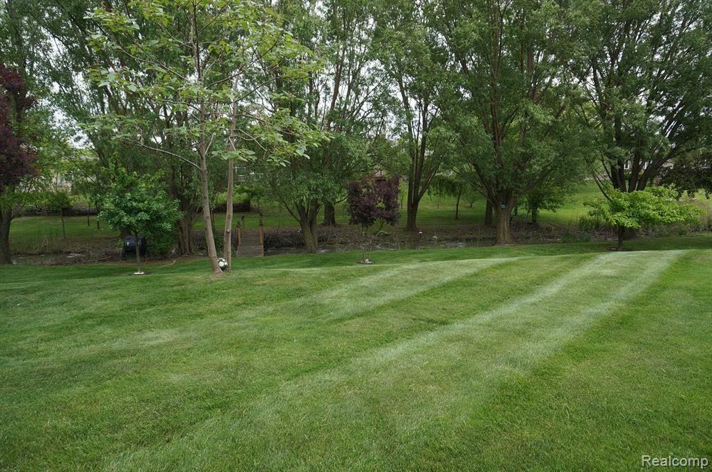 49954 Willowood Drive, Macomb, MI 48044 — Photo 33