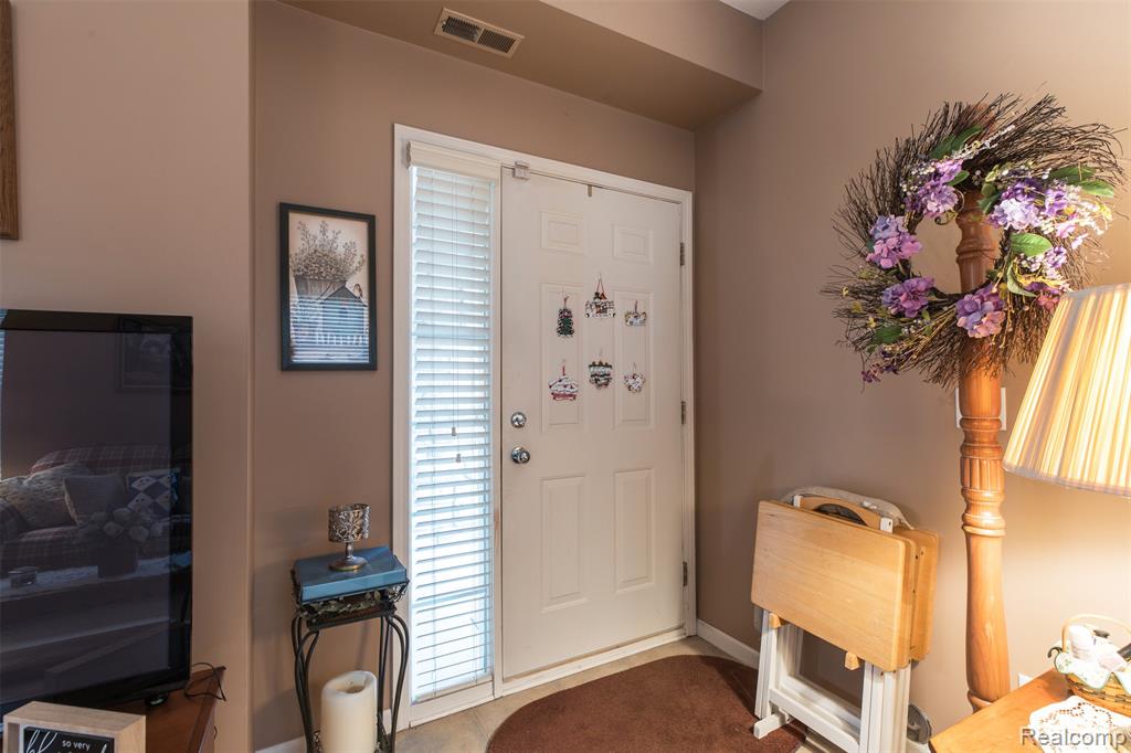 1890 Cedar Valley Drive, 38, Canton, MI 48188 — Photo 4