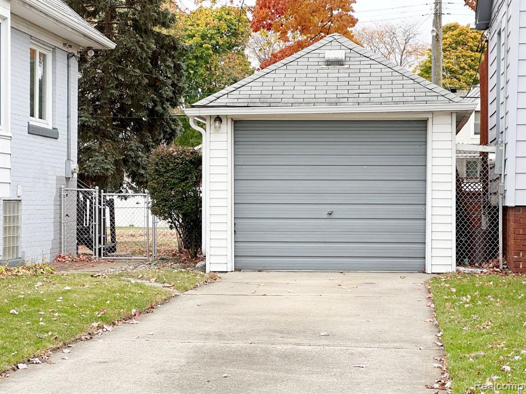 426 PLUM Street, Wyandotte, MI 48192 — Photo 3