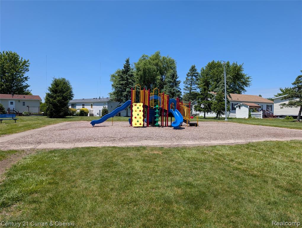 29319 Maple, Flat Rock, MI 48134 — Photo 15