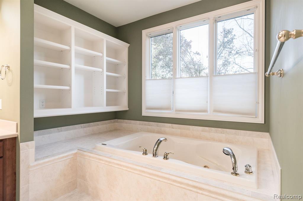 45950 W 11 MILE Road, Novi, MI — Photo 28