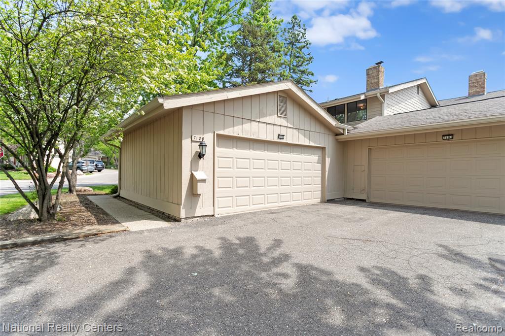 7103 Pebble Park Drive, West Bloomfield, MI — Photo 43
