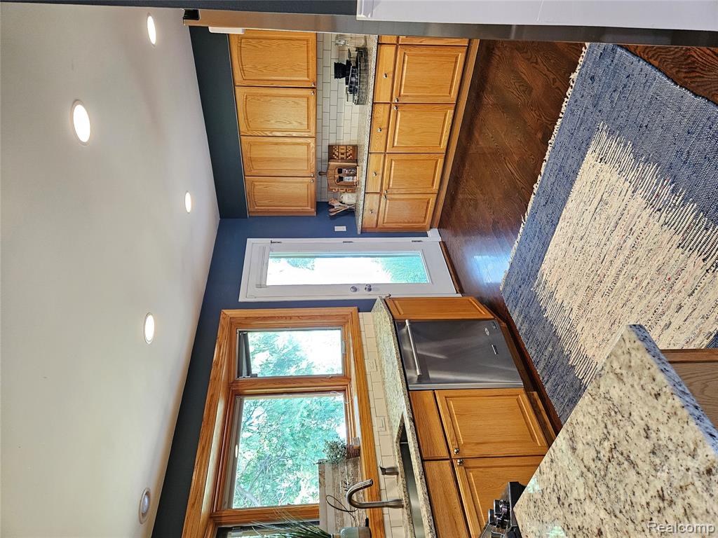 1325 Beach Drive, Orion, MI — Photo 9