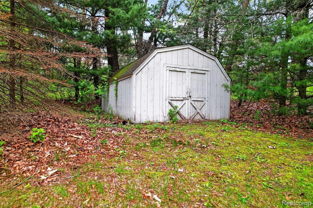 10467 McGregor Road, Pinckney, MI 48169 — Photo 9