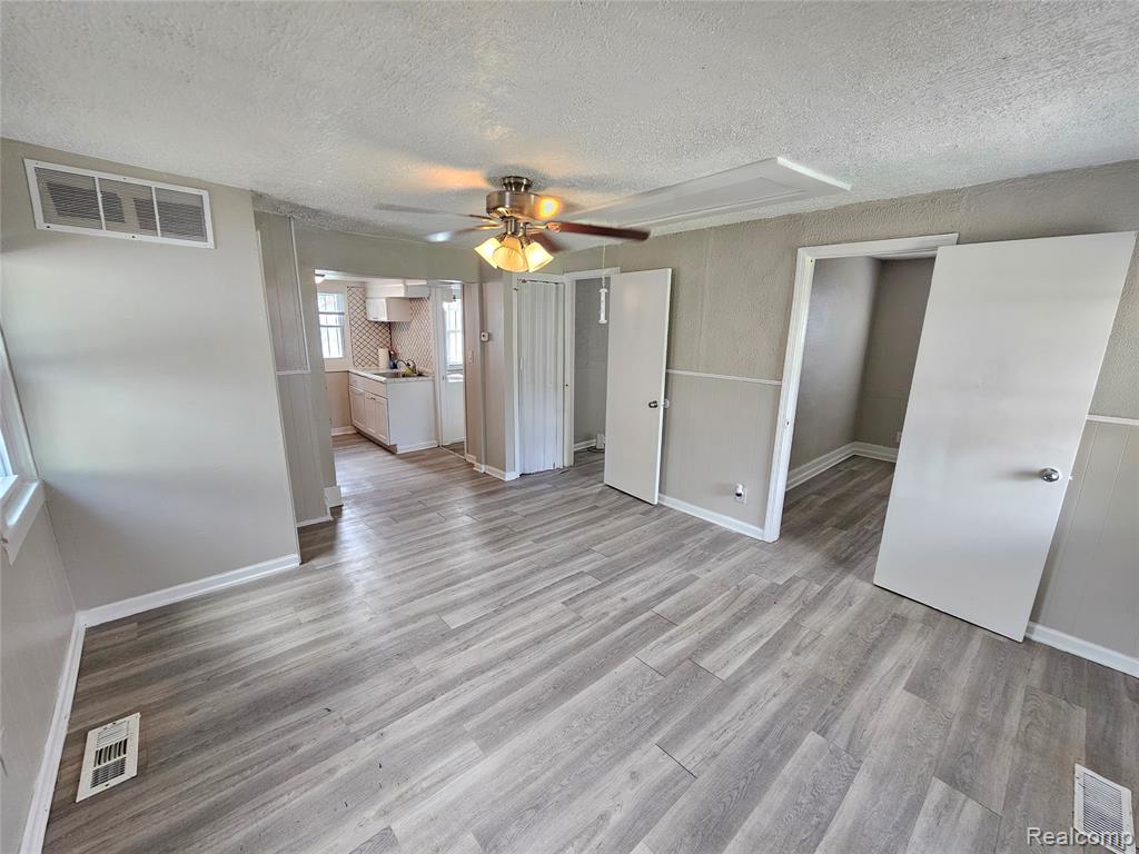 6426 ARTESIAN Street, Detroit, MI 48228 — Photo 5