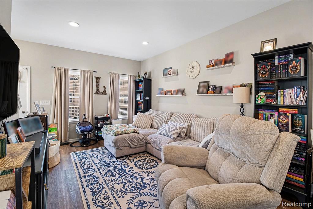 350 Jeff Keeton Drive, Hazel Park, MI 48030 — Photo 3