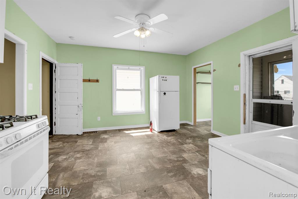 9369 McDougall Street, Hamtramck, MI 48212 — Photo 46
