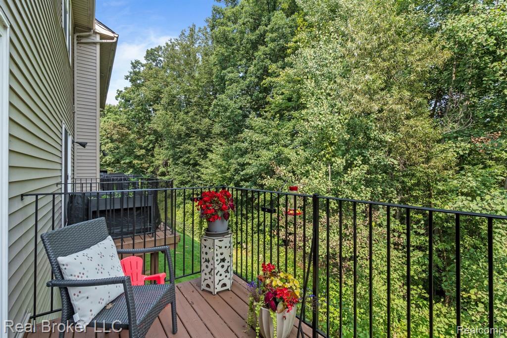 1627 RED HICKORY, Howell, MI 48855 — Photo 15
