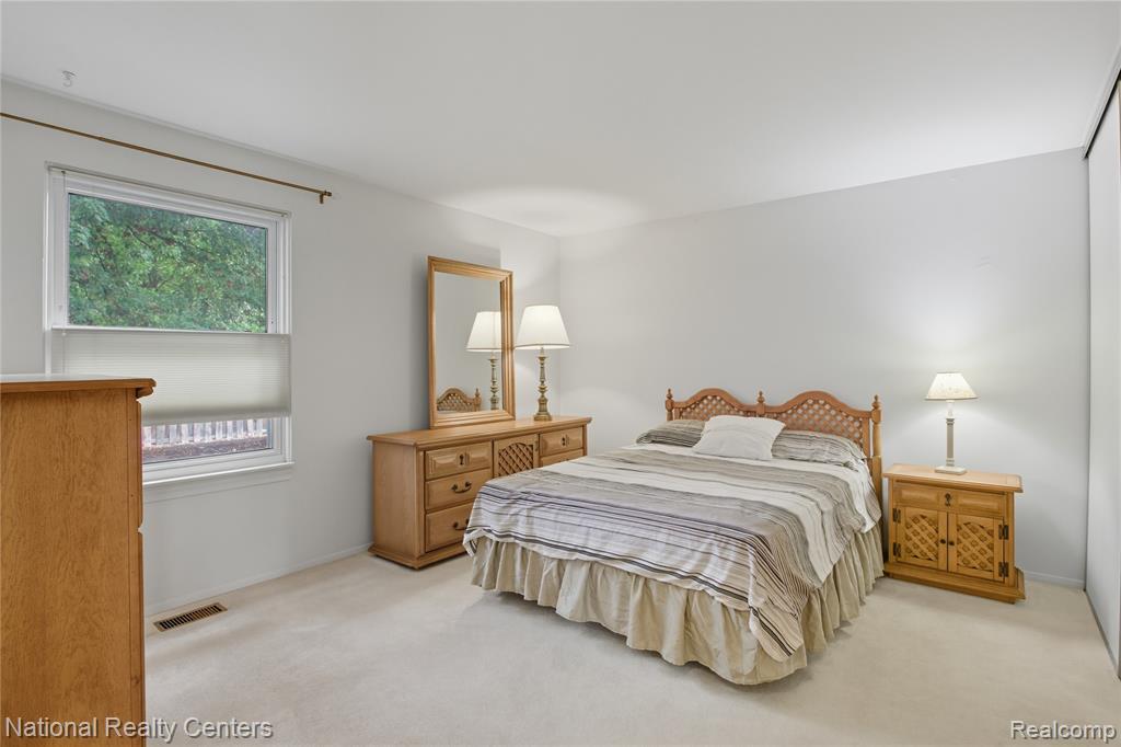 1493 Mariner Drive, Walled Lake, MI 48390 — Photo 9