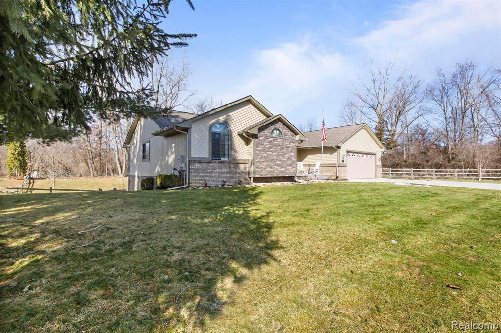 4025 PRESIDENTIAL Way, Highland, MI 48356 — Photo 12