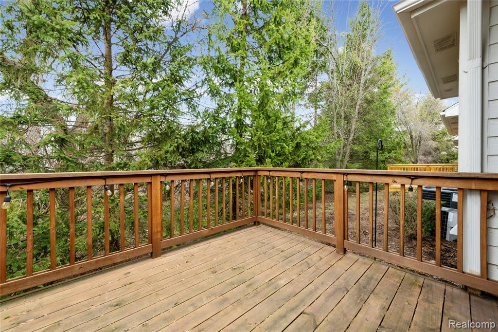 4392 Gateway Circle, West Bloomfield, MI — Photo 32