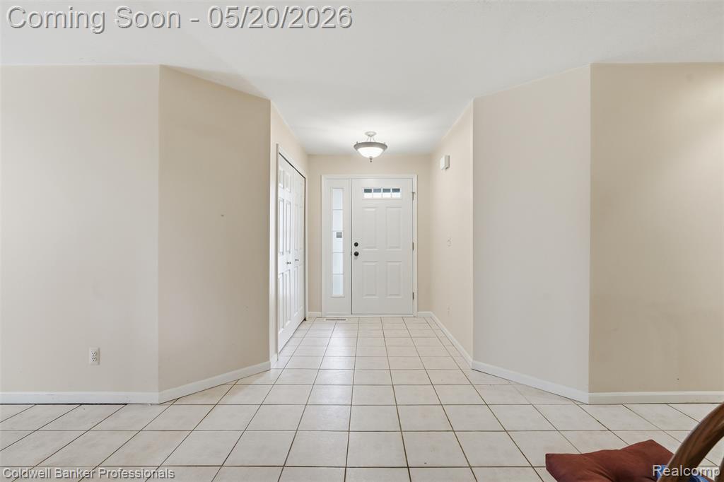 21527 N Tangel Drive E, Macomb, MI 48044 — Photo 4