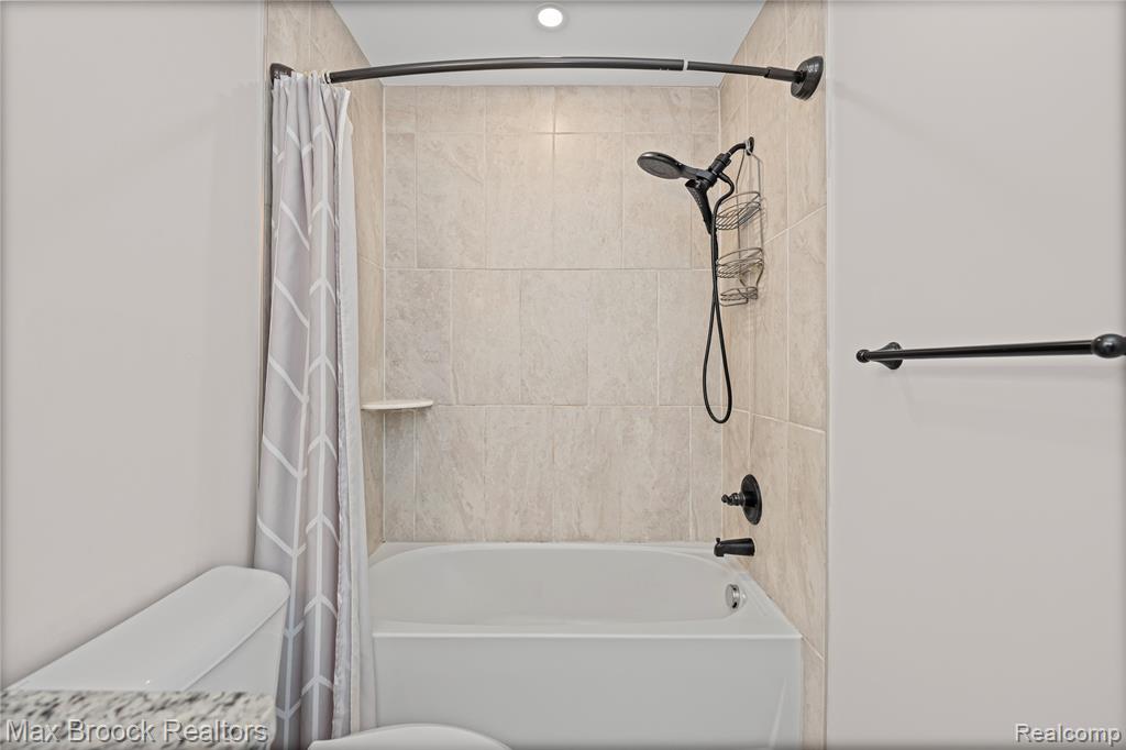 694 S Squirrel Road, Auburn Hills, MI 48326 — Photo 20