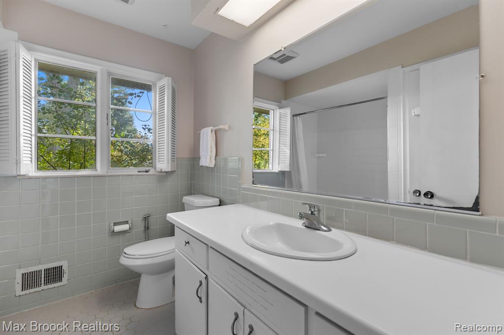 4823 WYE OAK Road, Bloomfield Hills, MI 48301 — Photo 17