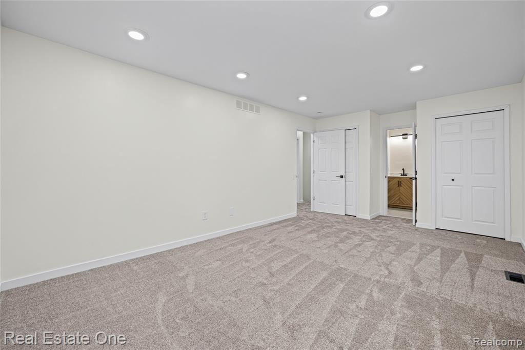 5426 N Piccadilly, West Bloomfield, MI — Photo 44