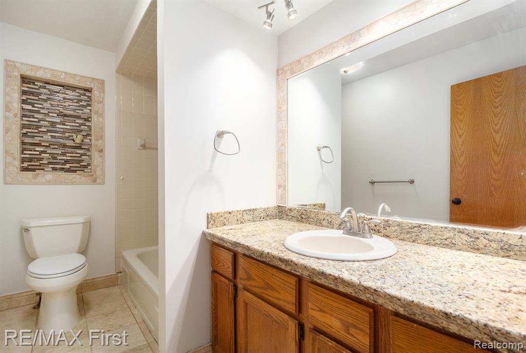 40034 Kristen Drive, Sterling Heights, MI 48310 — Photo 10