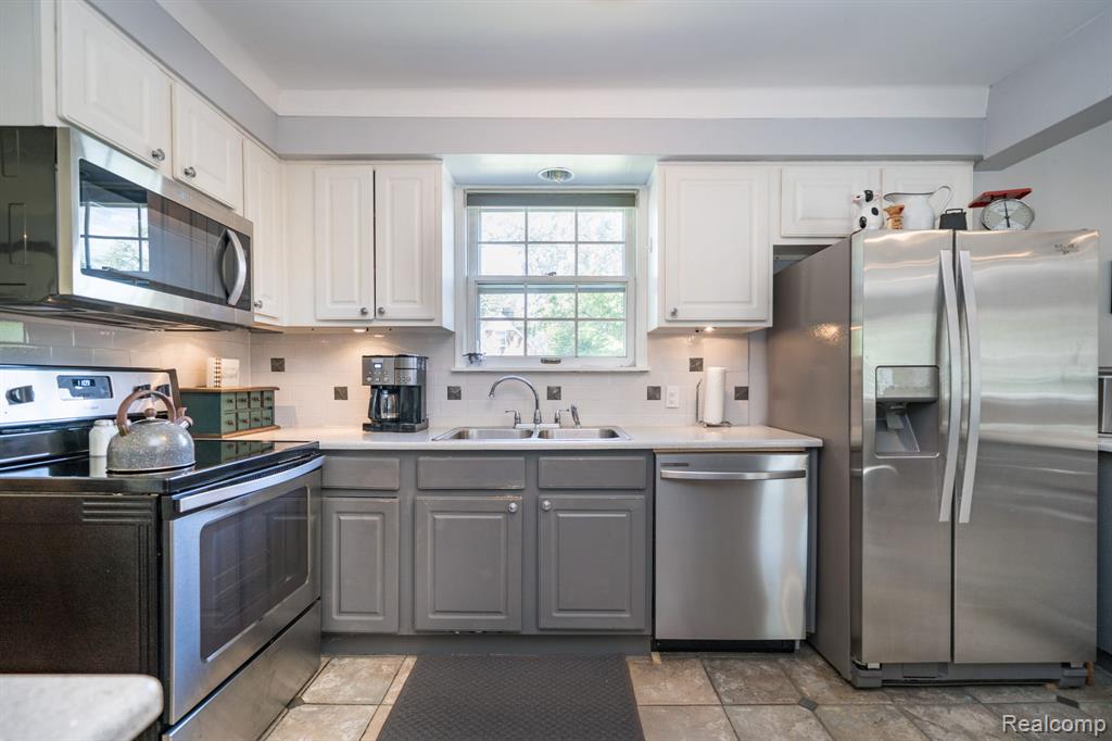 28090 Sunset Boulevard W, Lathrup Village, MI 48076 — Photo 11