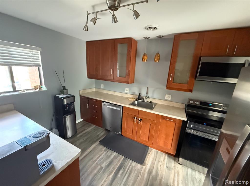 33825 Pondview Circle, Livonia, MI 48152 — Photo 2