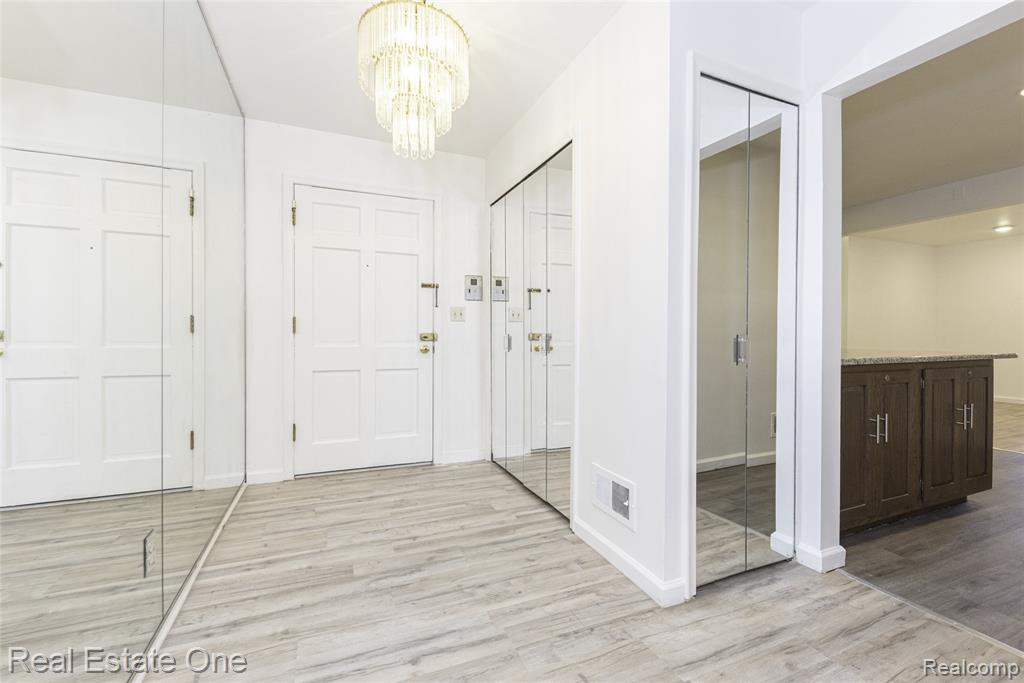 27630 W Echo Valley, 221, Farmington Hills, MI 48334 — Photo 10